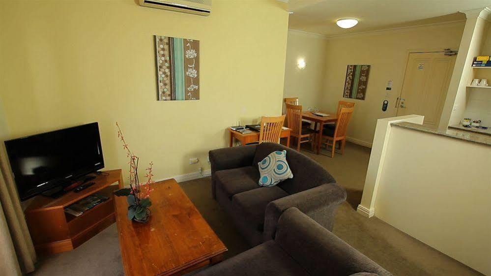 Quest Dandenong Aparthotel Exterior photo