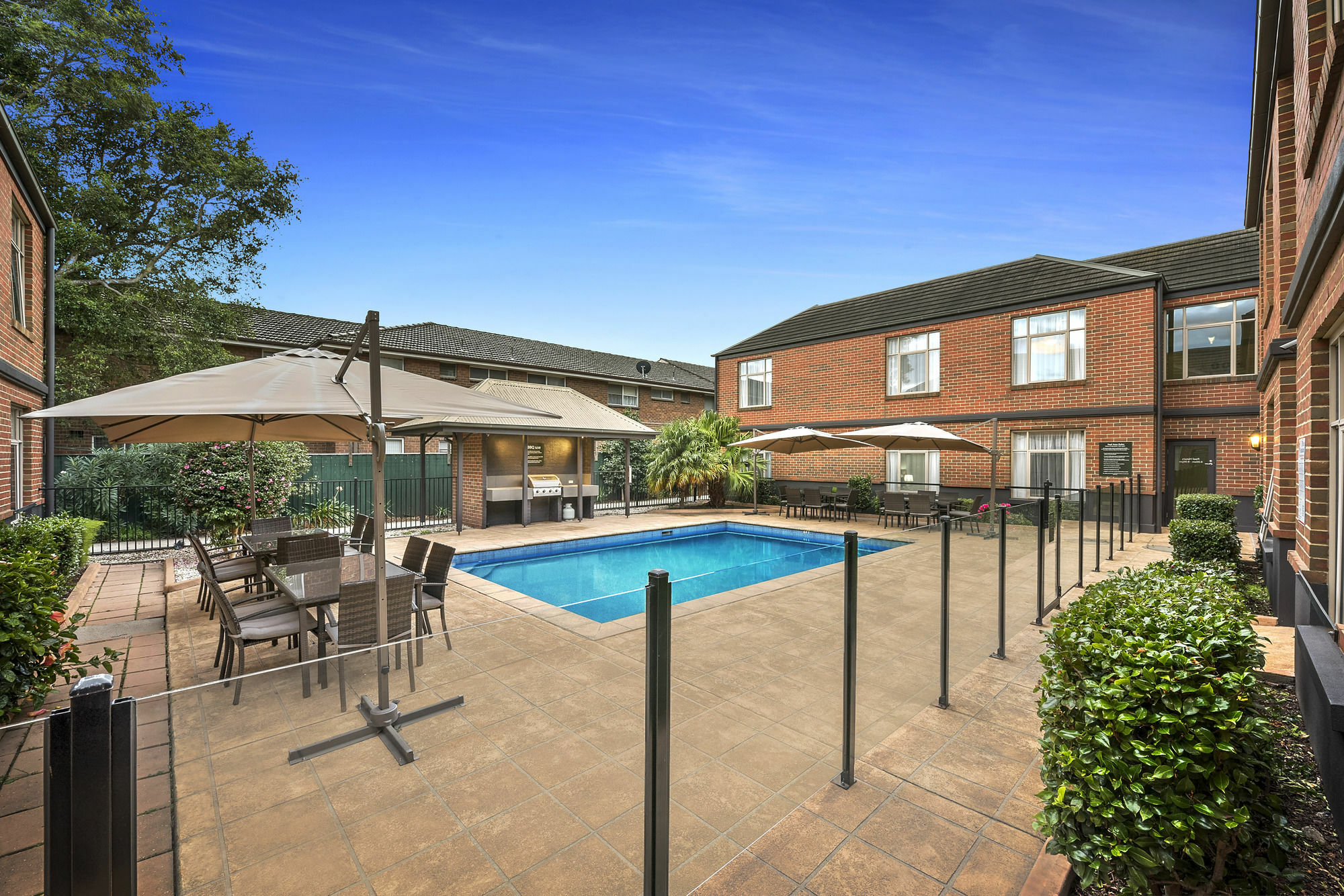 Quest Dandenong Aparthotel Exterior photo