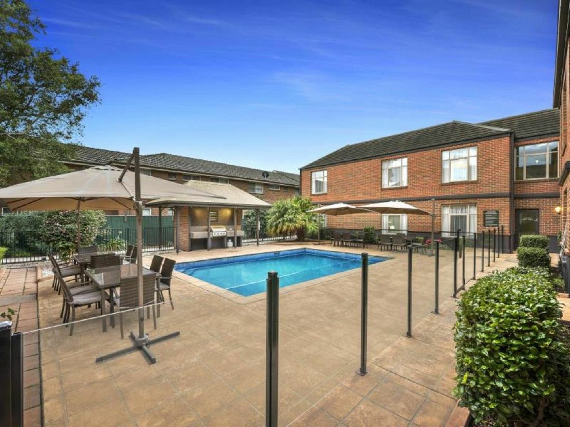 Quest Dandenong Aparthotel Exterior photo