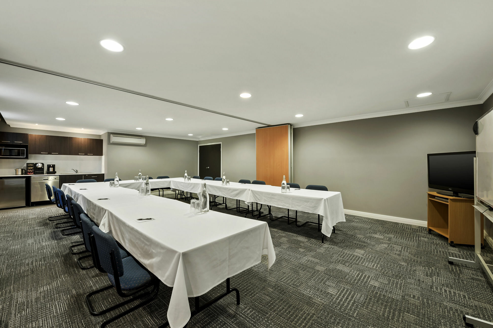 Quest Dandenong Aparthotel Exterior photo