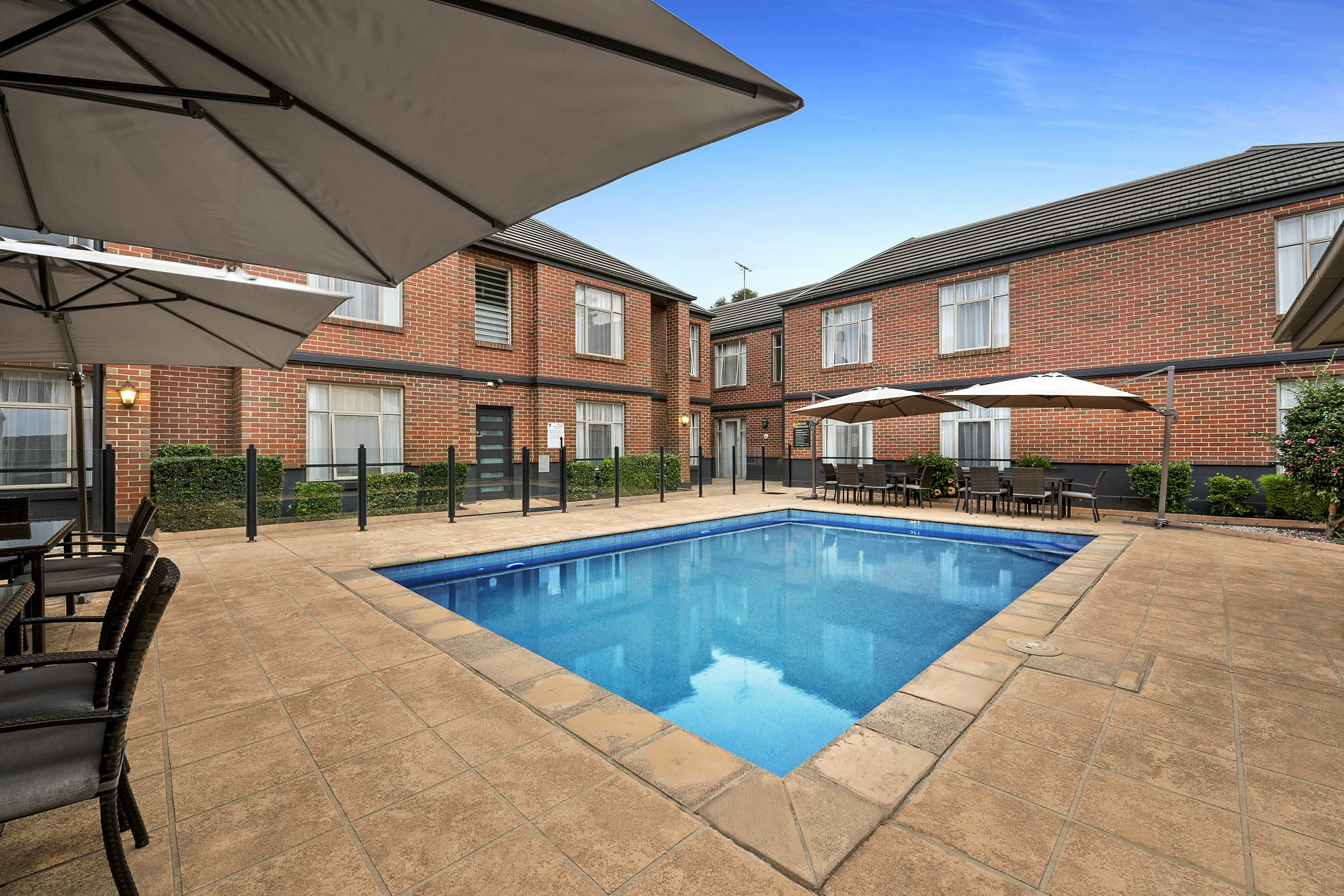 Quest Dandenong Aparthotel Exterior photo